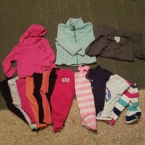 Lot of baby girl clothes size 12 mths